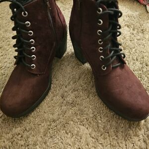 Womens size 10 burgandy ankle booties, faux suede upper
